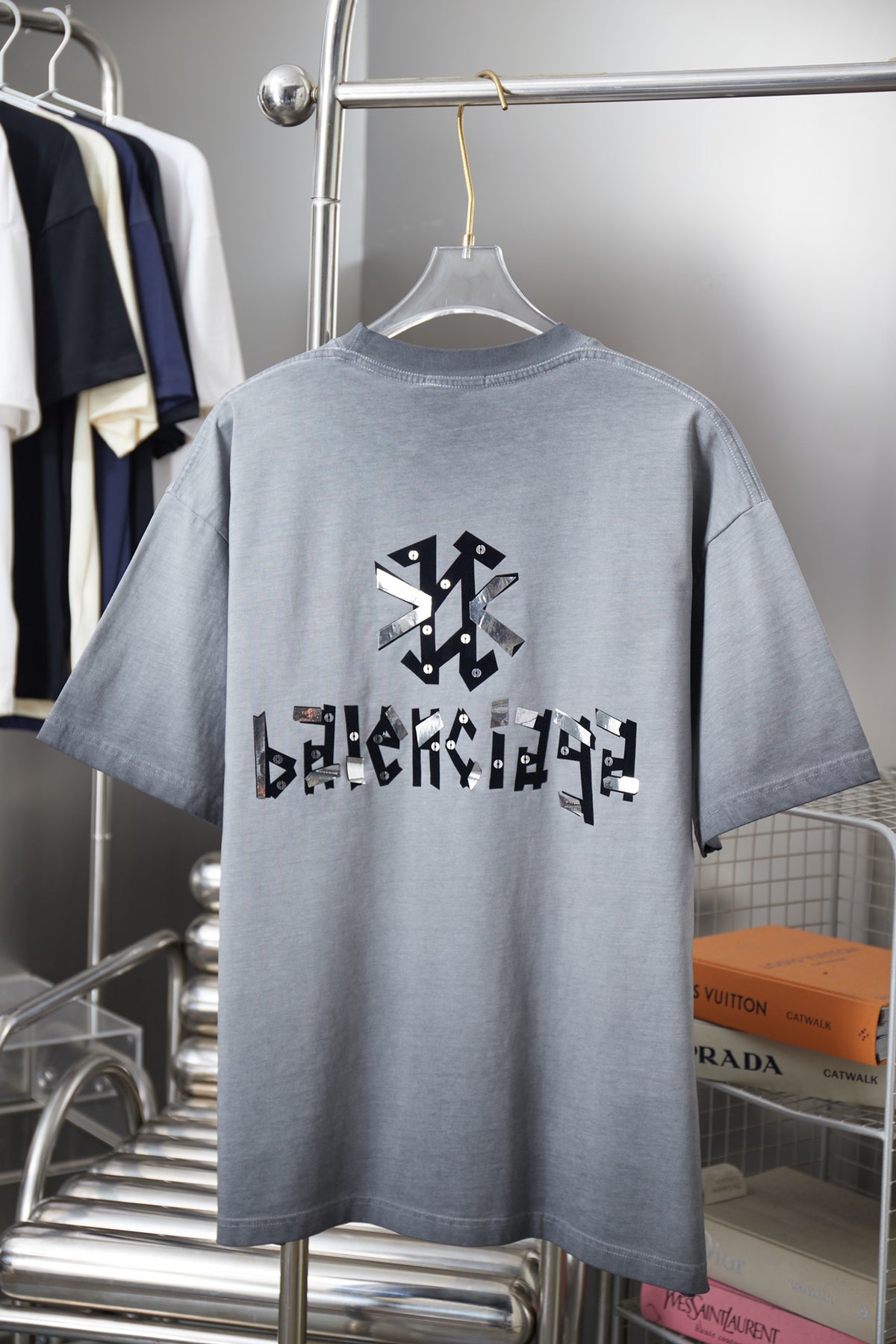 Letter rhinestone short sleeved shirt