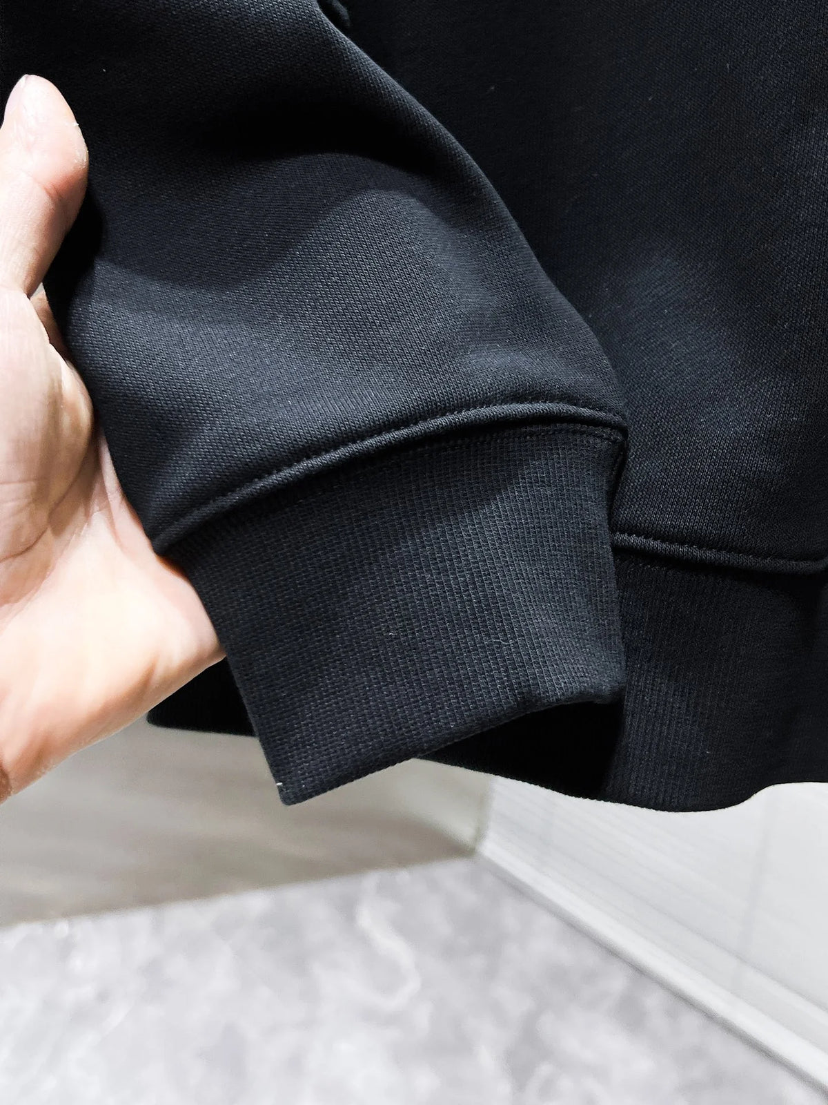 New long sleeved round neck sweatshirt