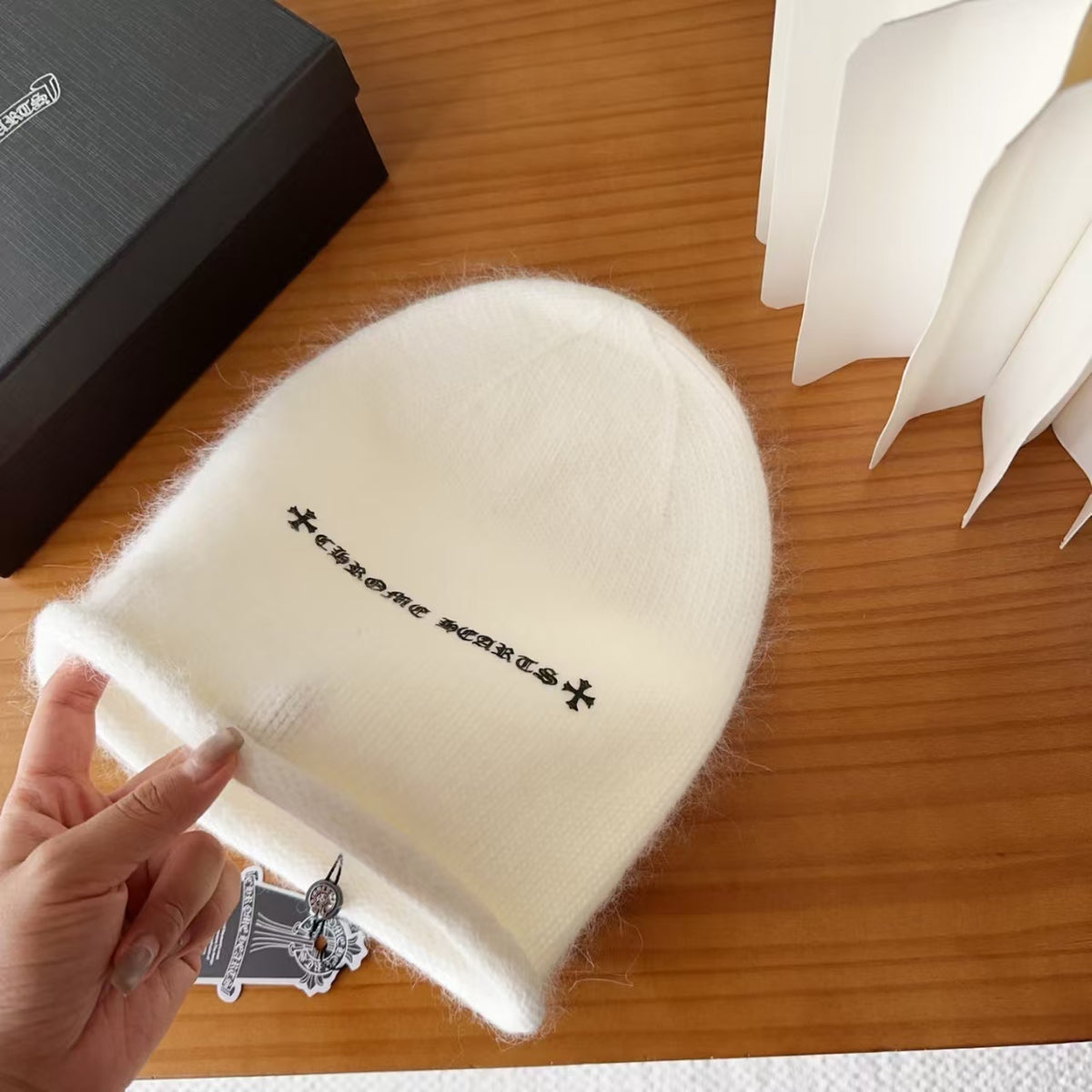 New versatile hat