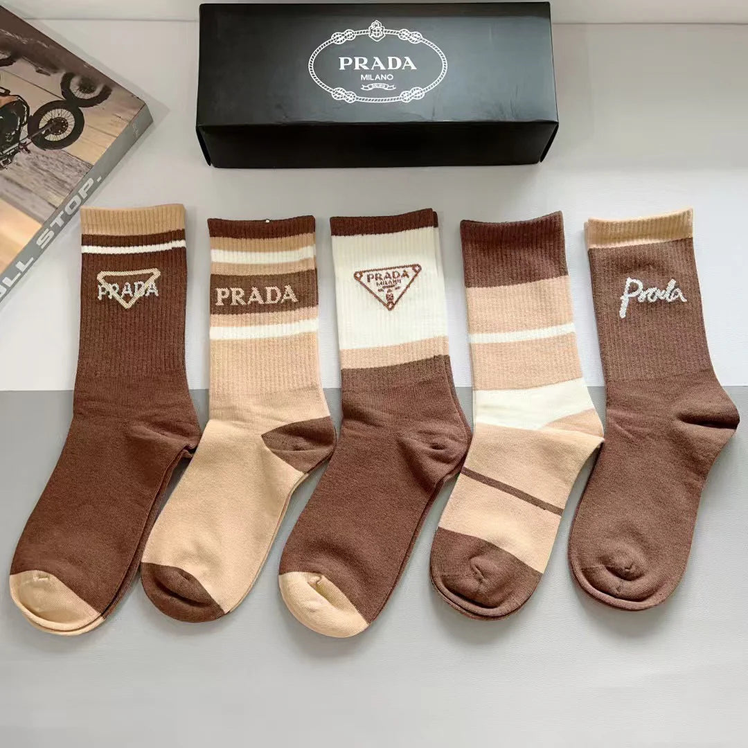 New triangular logo letter socks