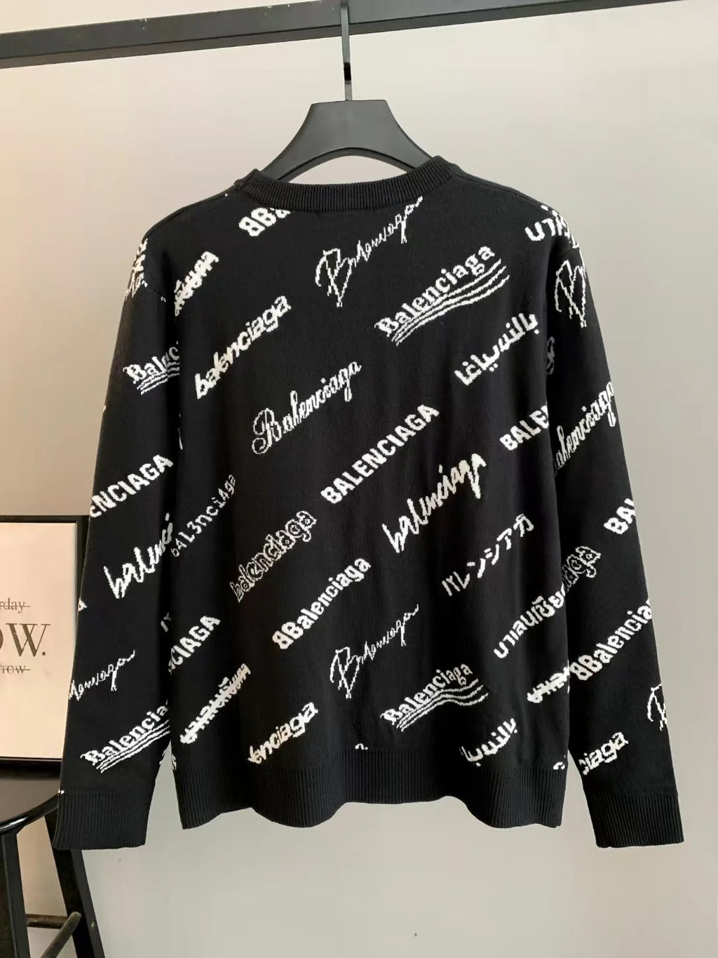 New round neck sweater