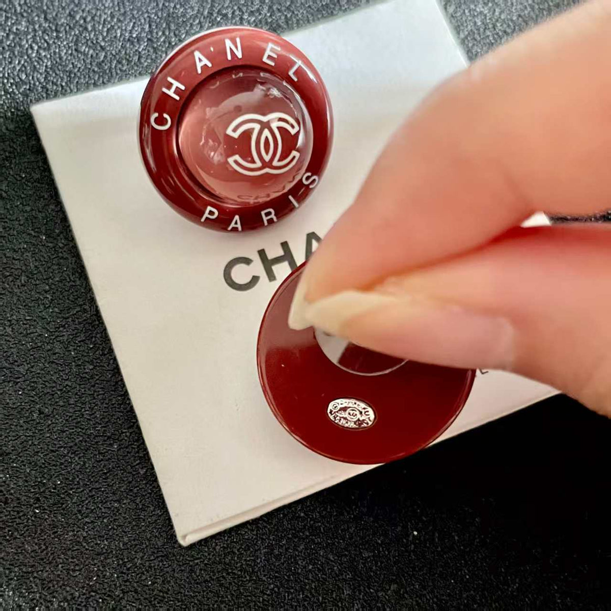 New round letter earrings