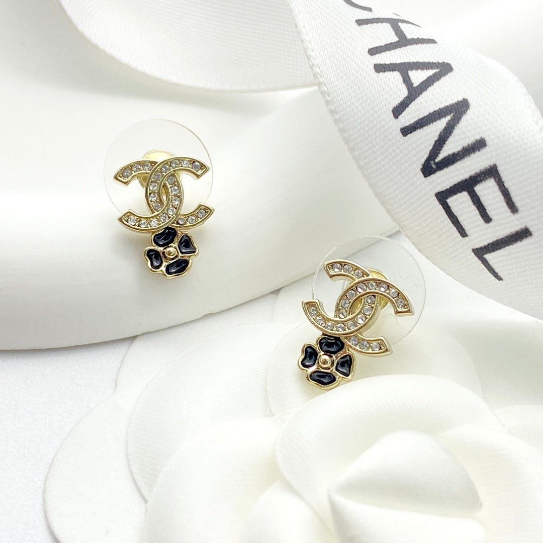 Black enamel clover full diamond earrings