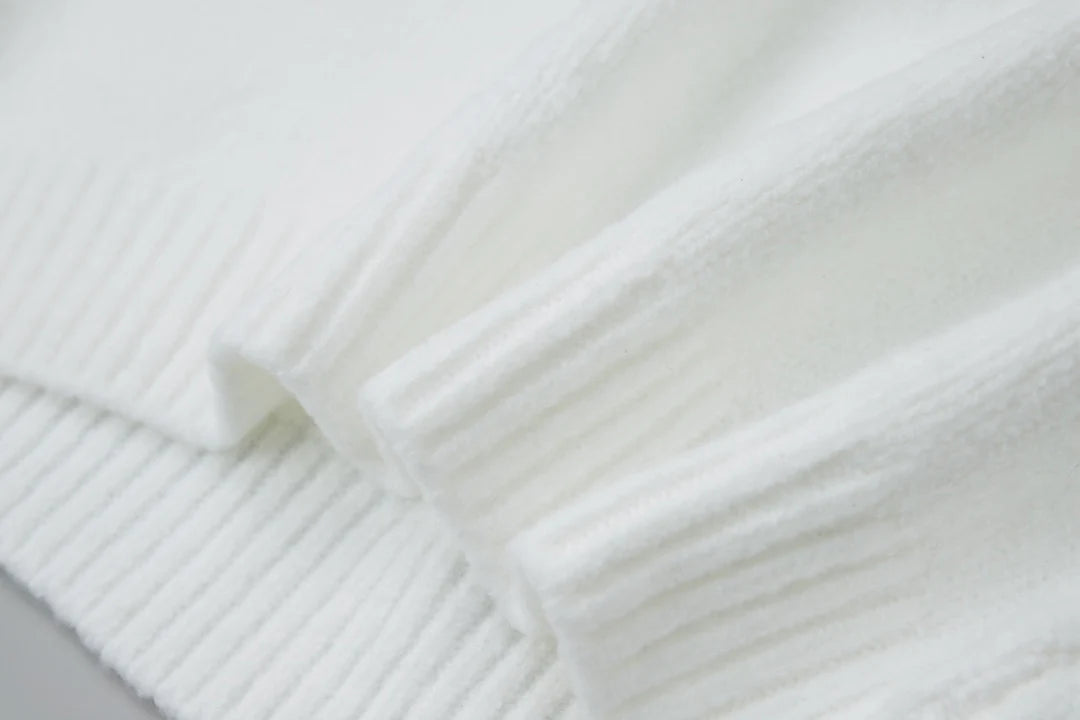 Embroidered pearl micro label round neck sweater