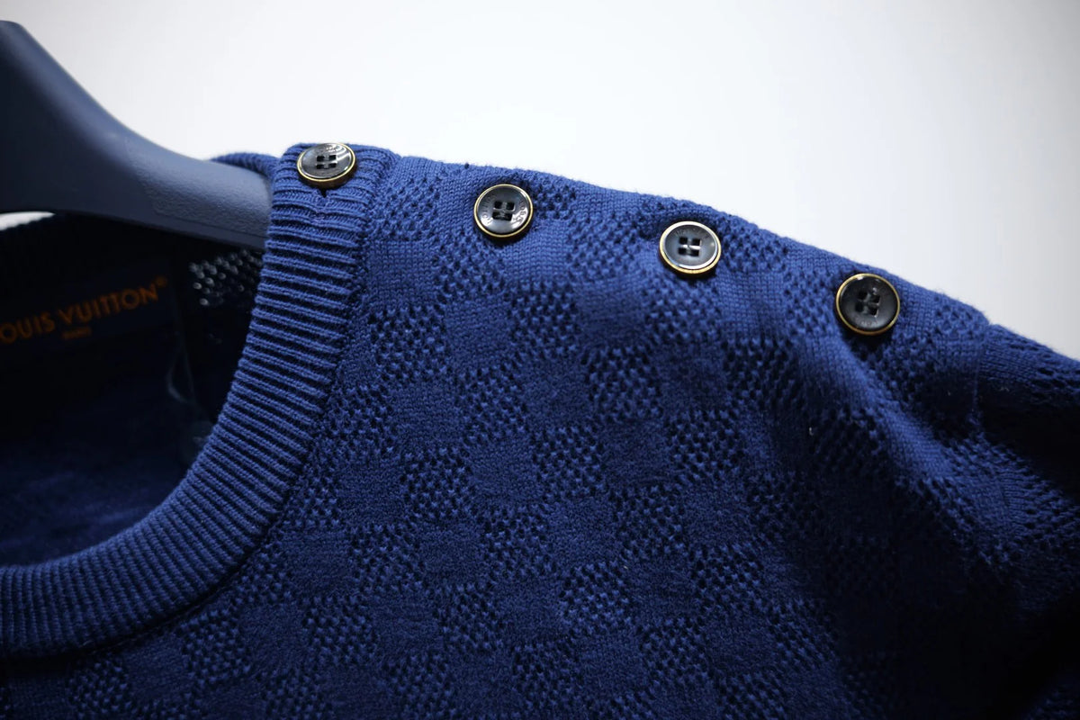 Pullover knitted sweater