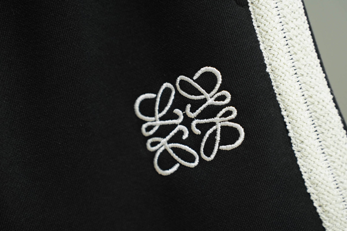 Knitted fabric embroidered shorts