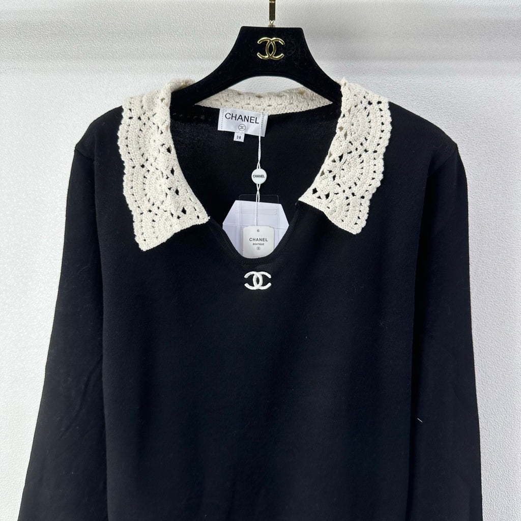 Lace neck V-neck knitted sweater