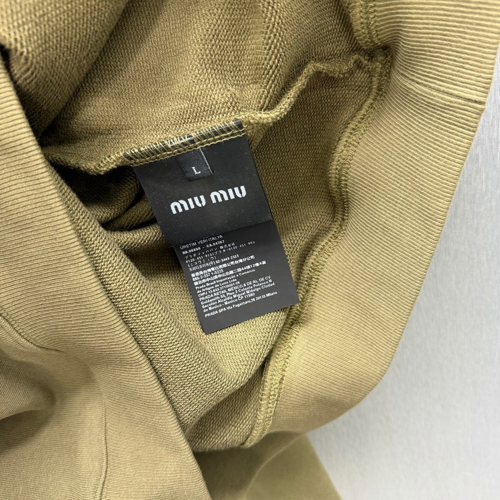 Adhesive hooded zipper hoodie