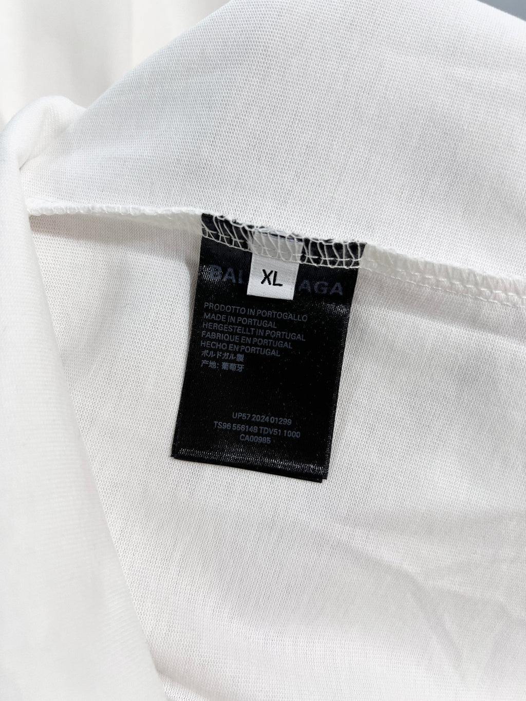 Foam offset small letter round neck T-shirt