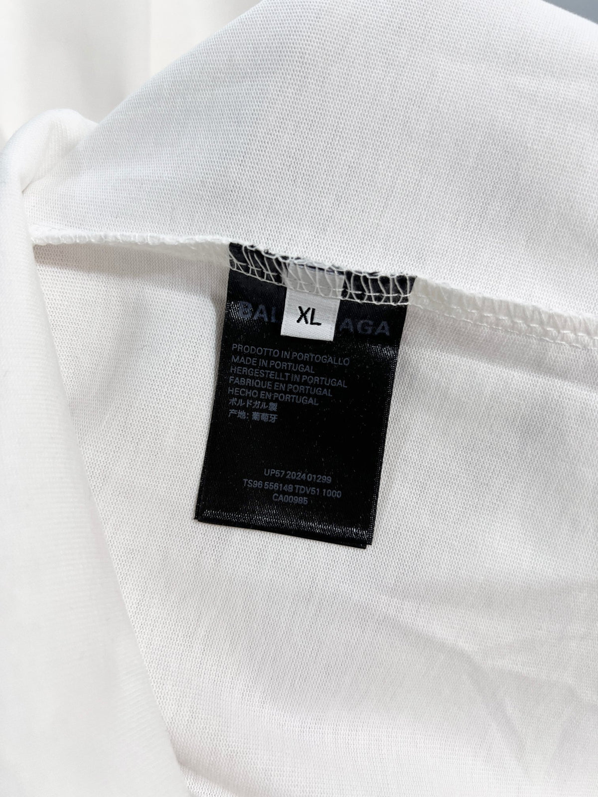 Foam offset small letter round neck T-shirt