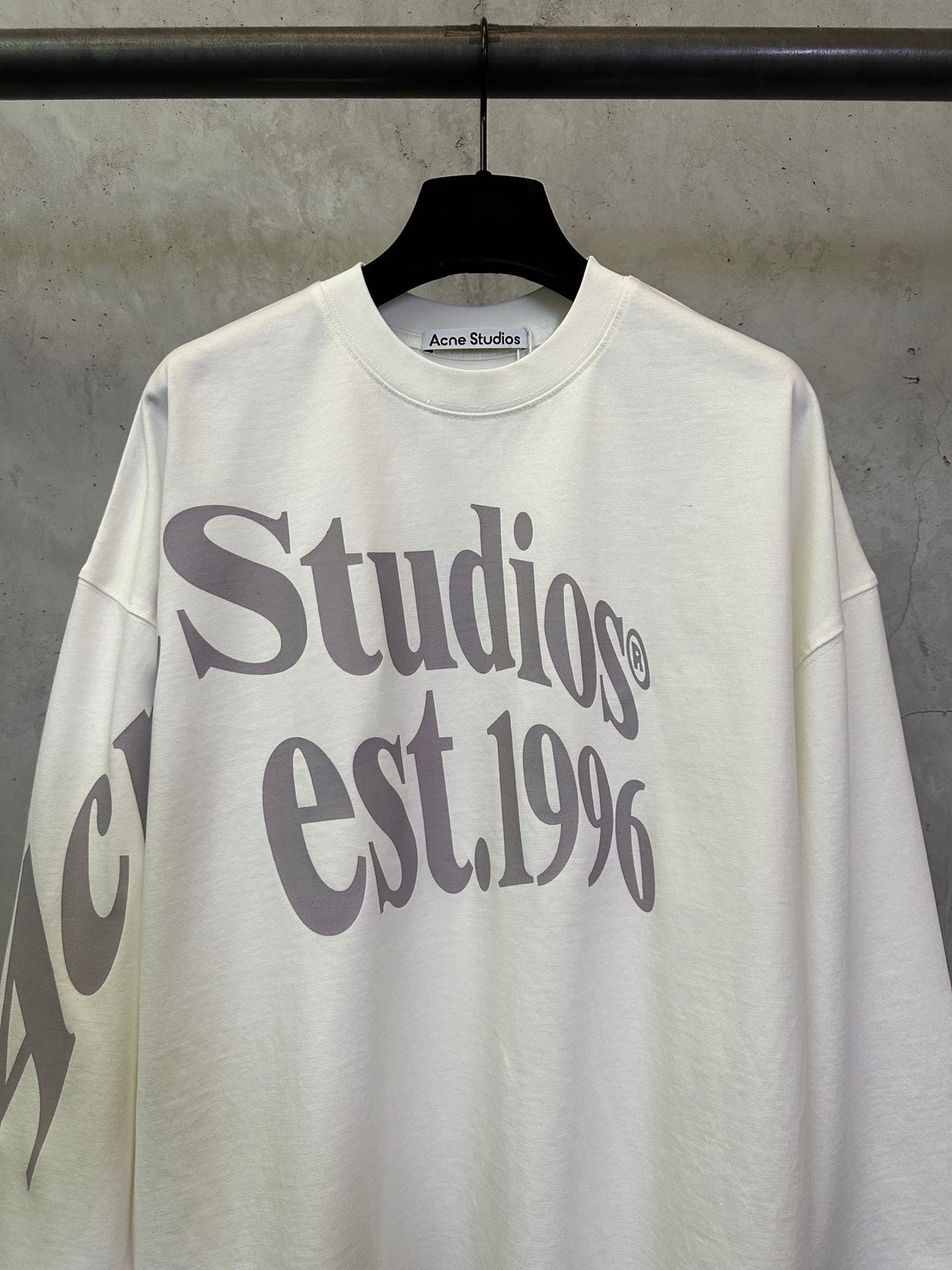 Large letter logo long sleeved T-shirt