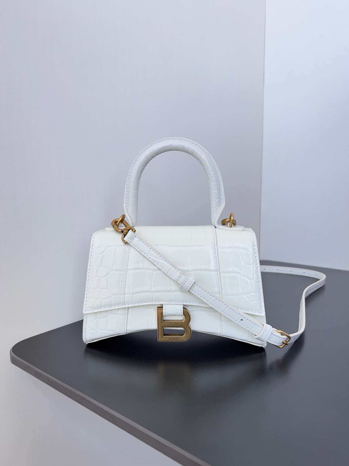 Crocodile patterned white gold buckle shoulder bag