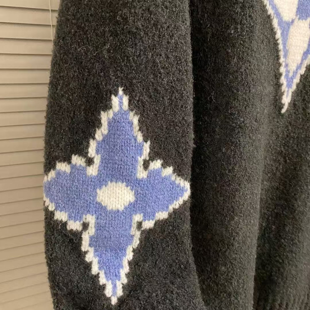 Four leaf clover jacquard round neck sweater