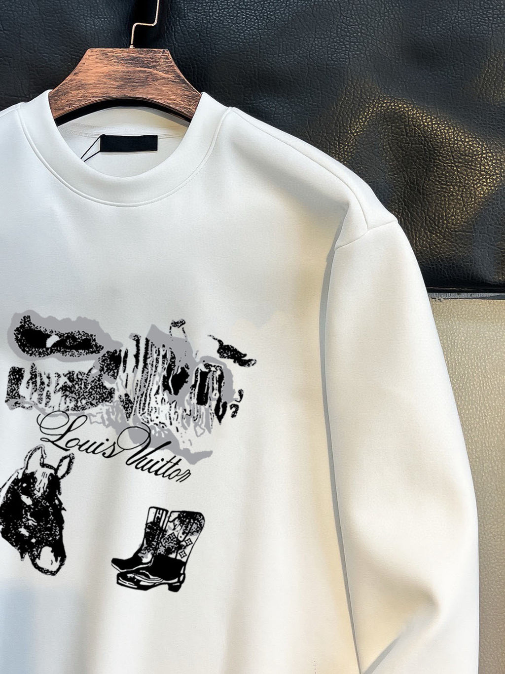 New long sleeved round neck sweatshirt 11