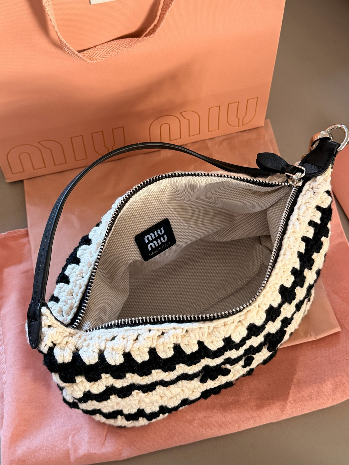 Black and white woven lunch box bag