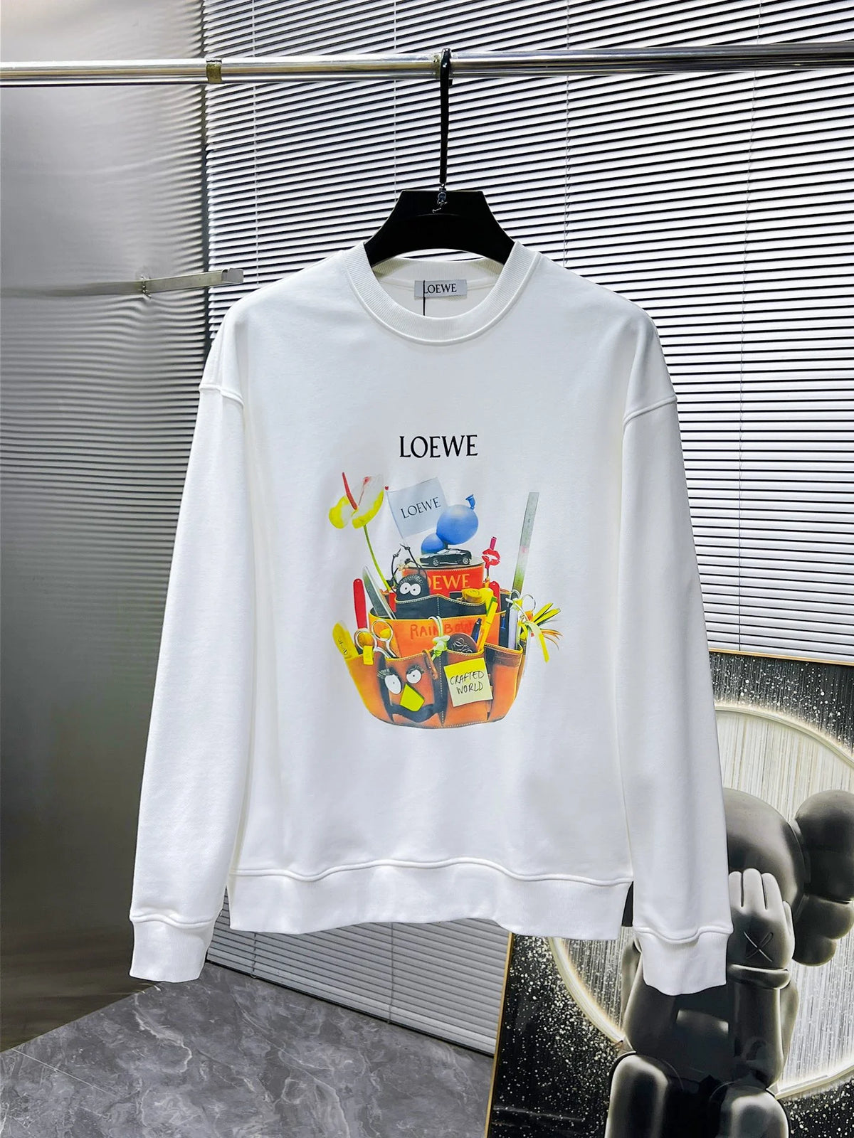 New long sleeved round neck sweatshirt