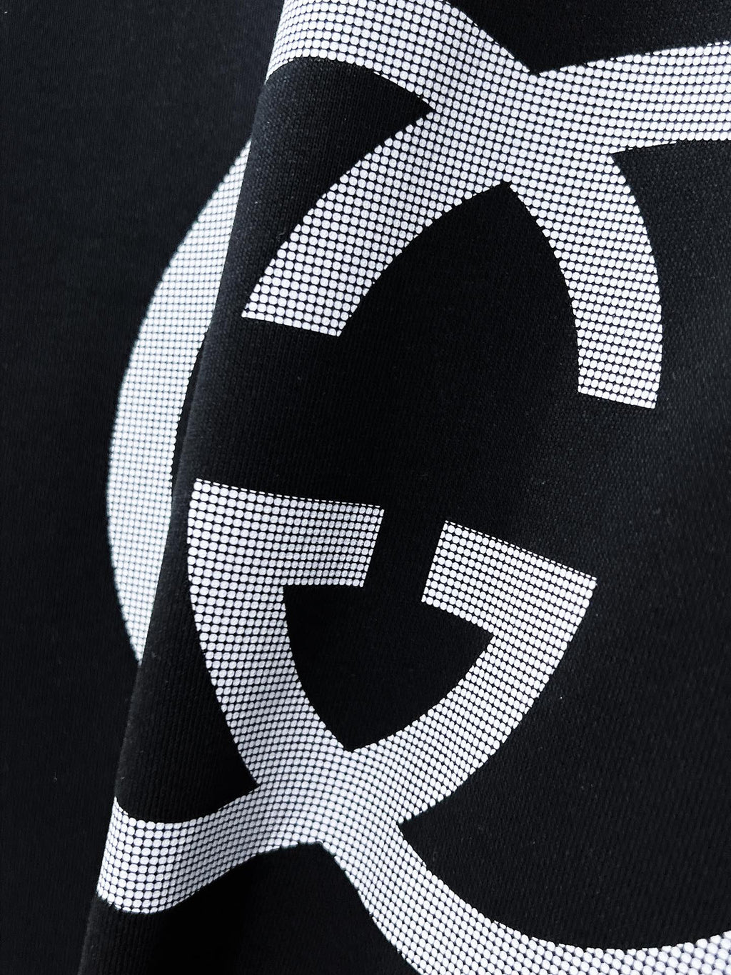New long sleeved round neck sweatshirt