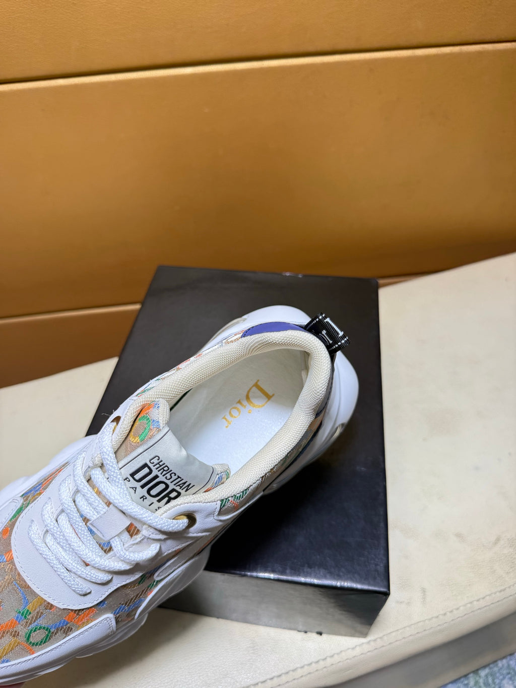 Unique modern style sports shoes