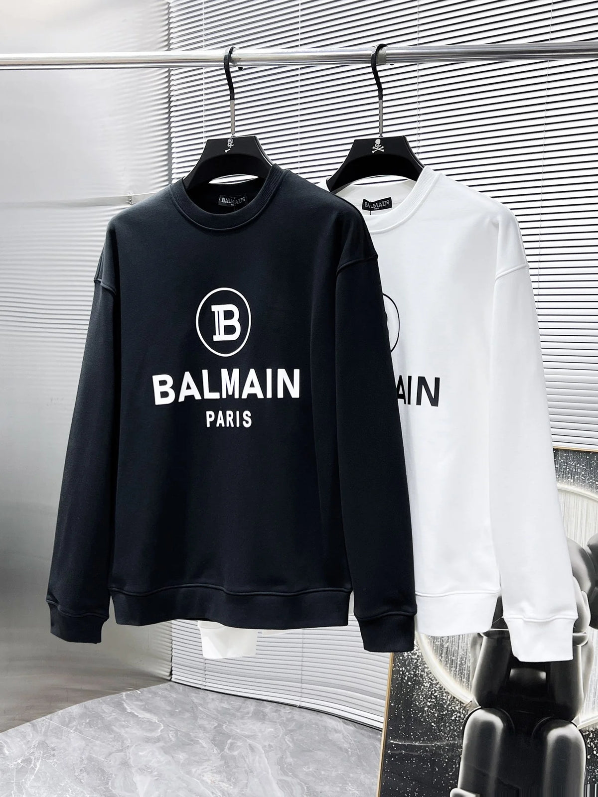 New long sleeved round neck sweatshirt