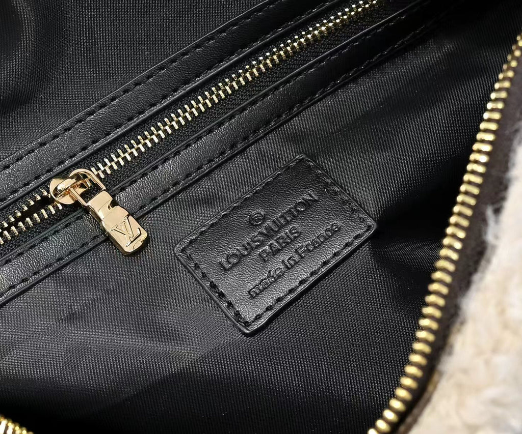 Canvas paired with comfortable wool leather handbag