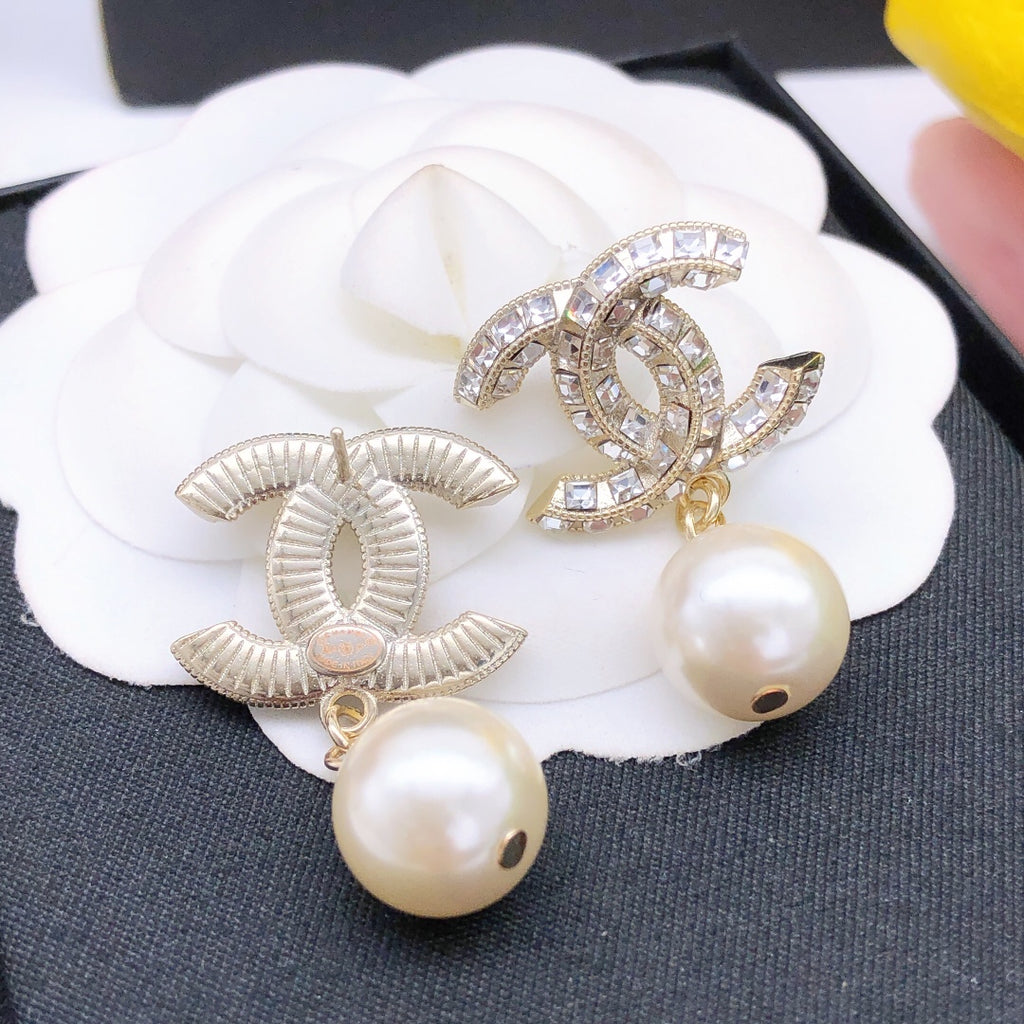 Hanging pearl earrings