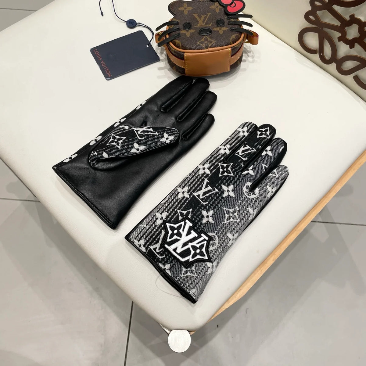 Gradient new fabric paired with leather gloves