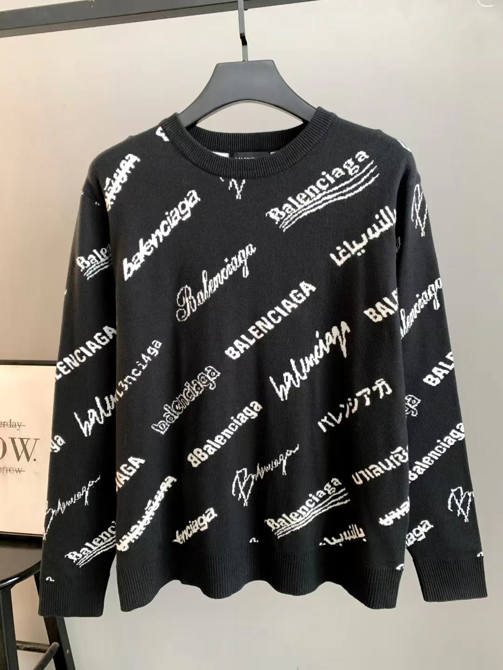 New round neck sweater