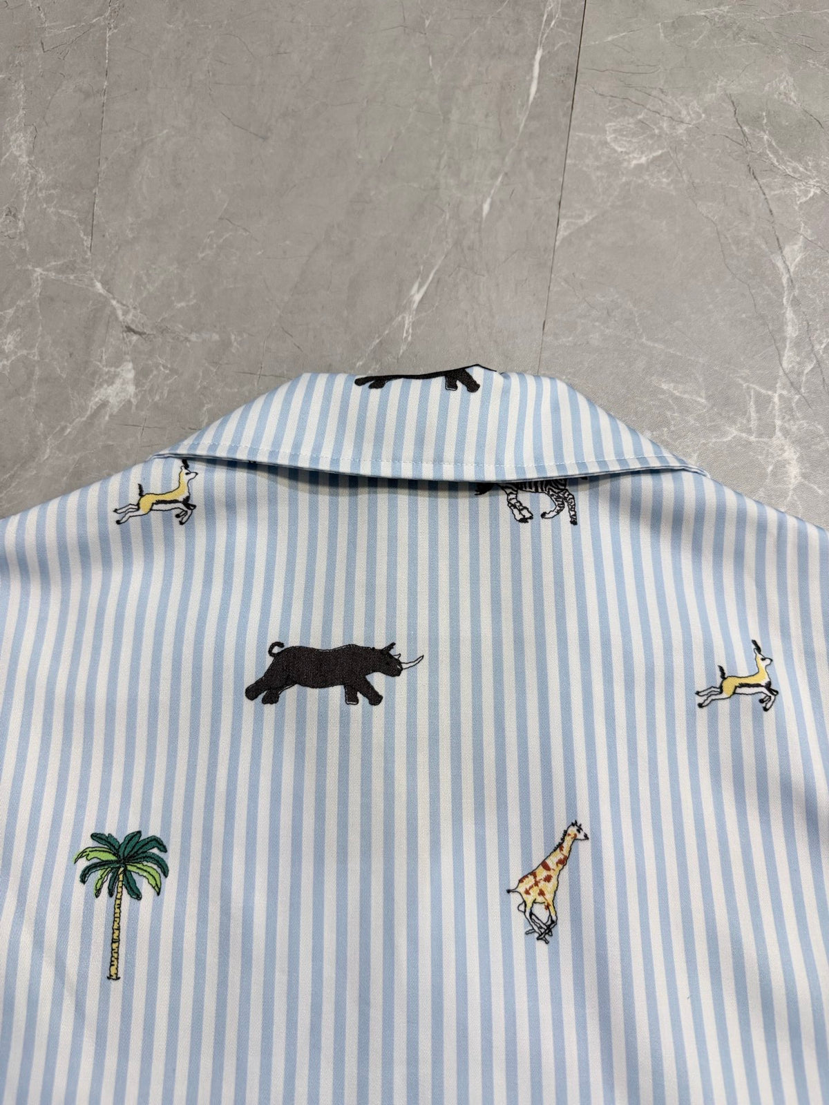 New striped short sleeved shirt decoration