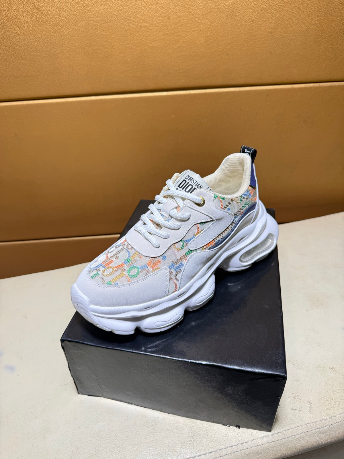 Unique modern style sports shoes
