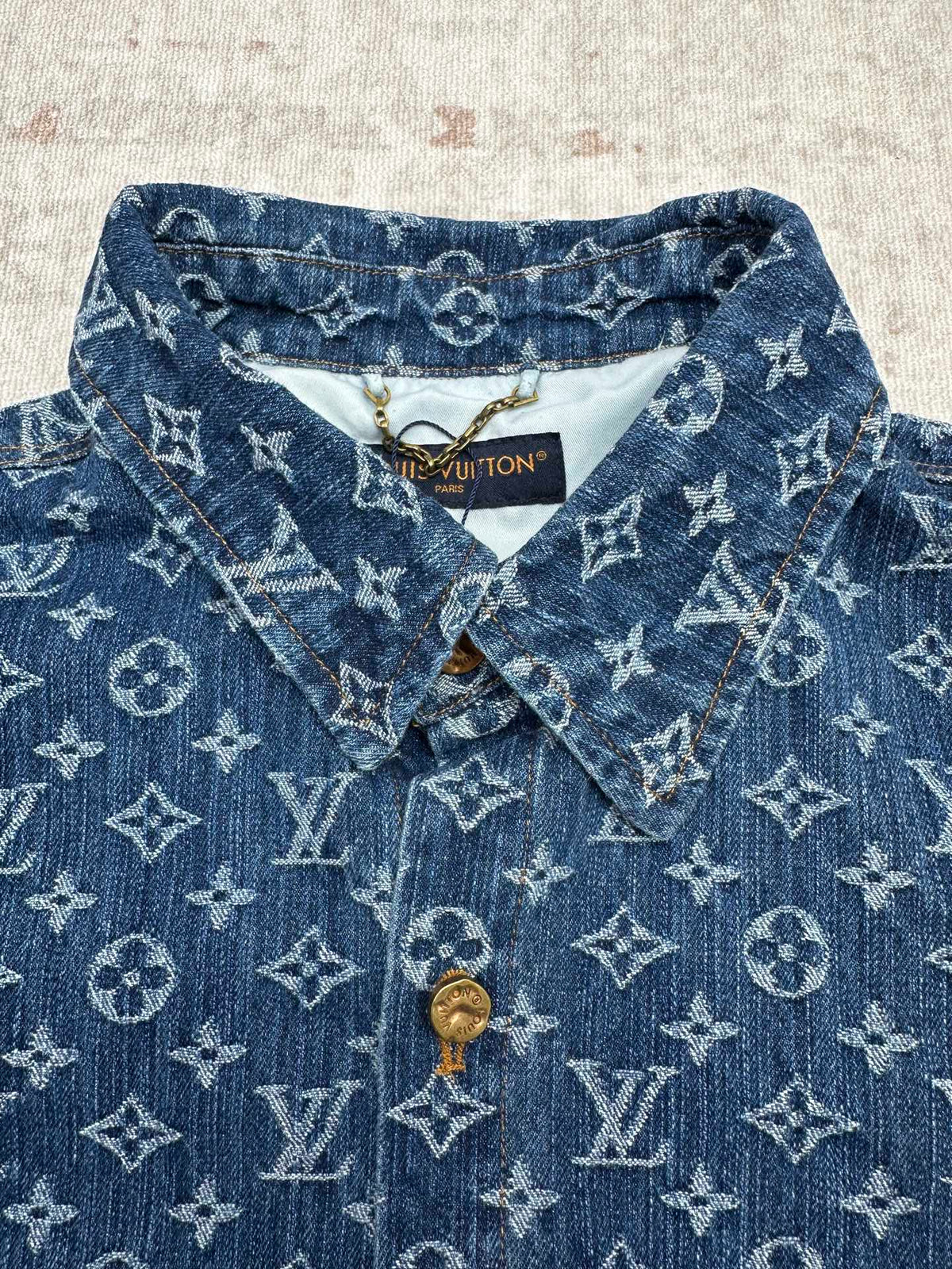 Spring and summer new collar jacquard short sleeved shirt