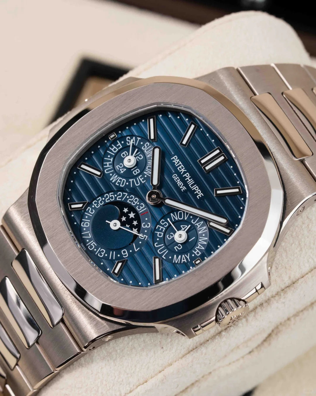 Nautilus 5740/1G Perpetual Calendar