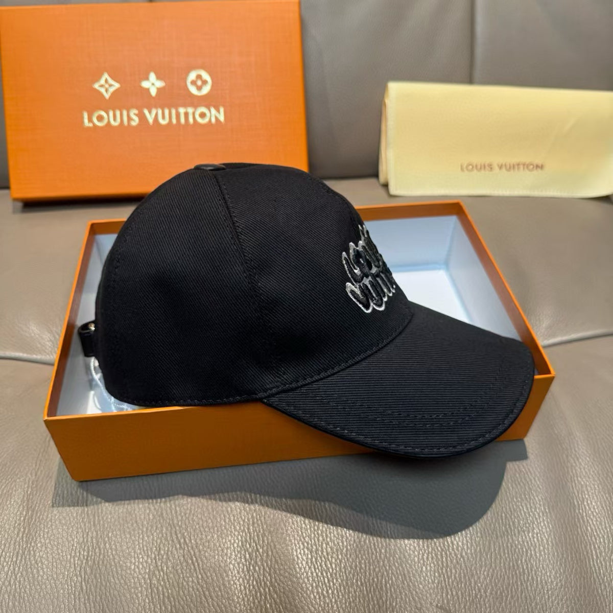New embroidered canvas baseball cap