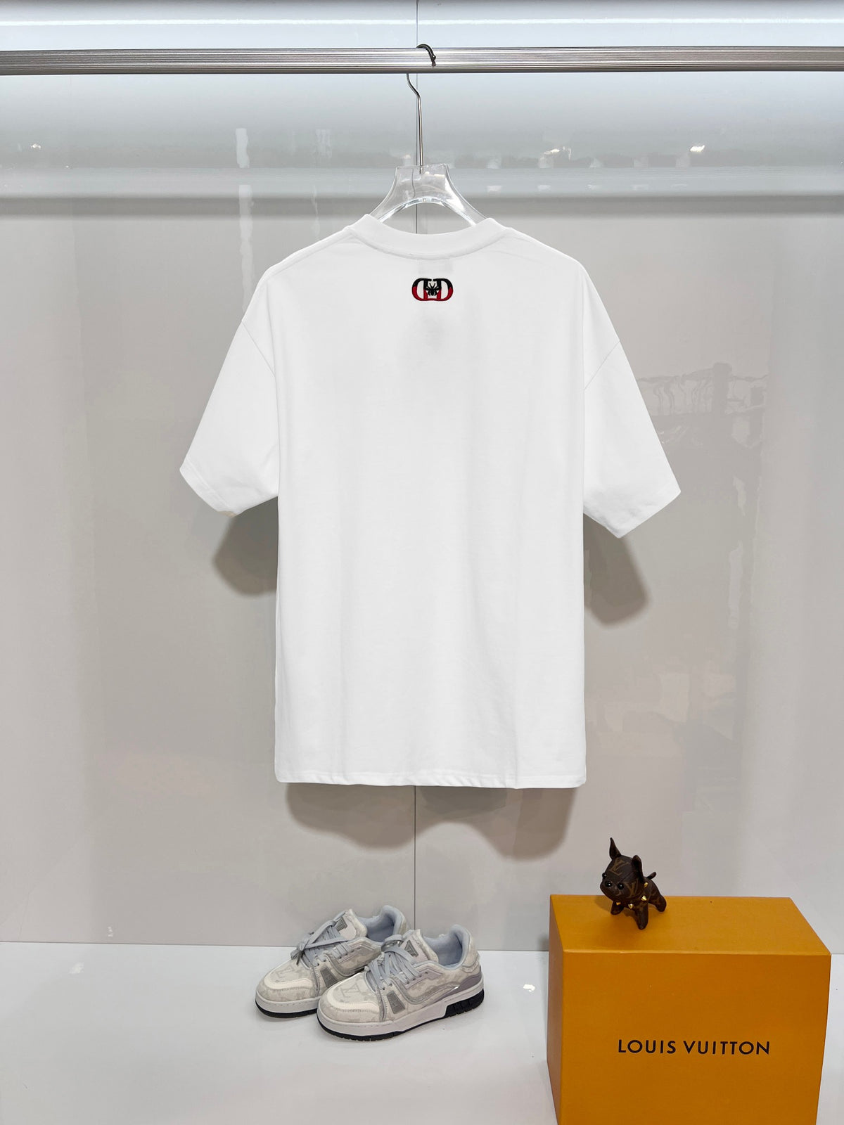 Embroidered bee letter short sleeved shirt