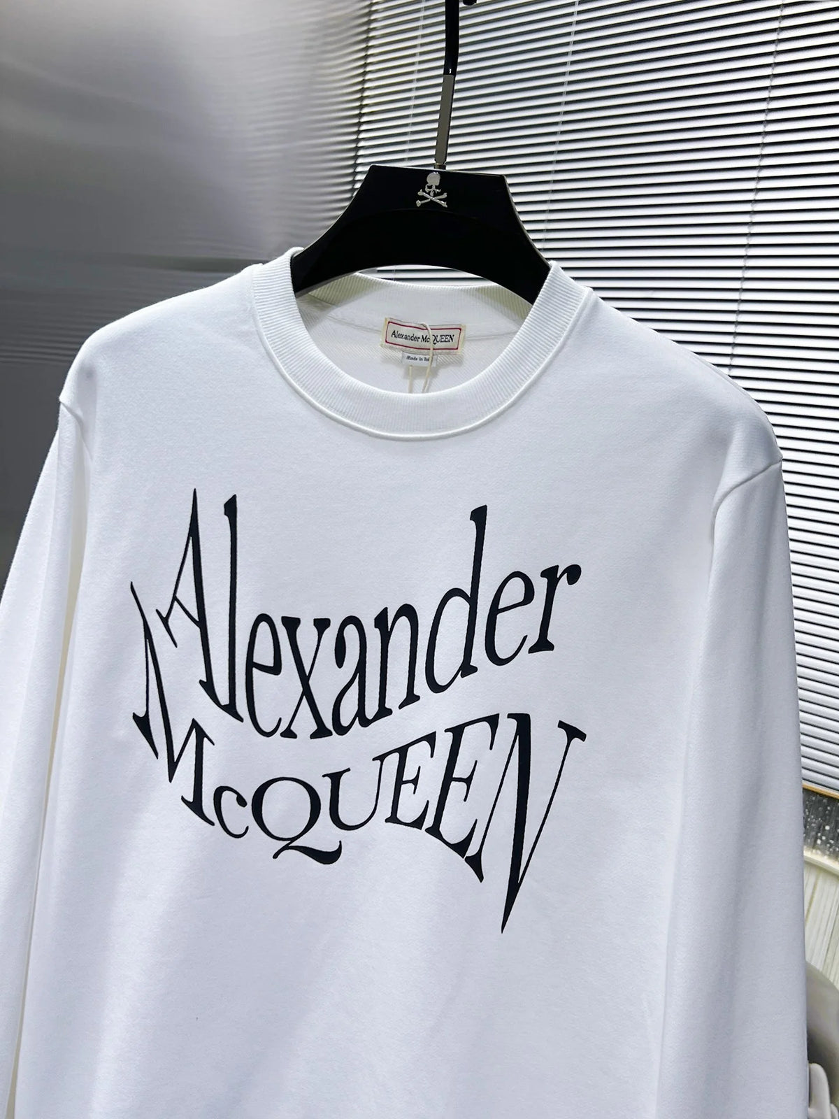 New long sleeved round neck sweatshirt