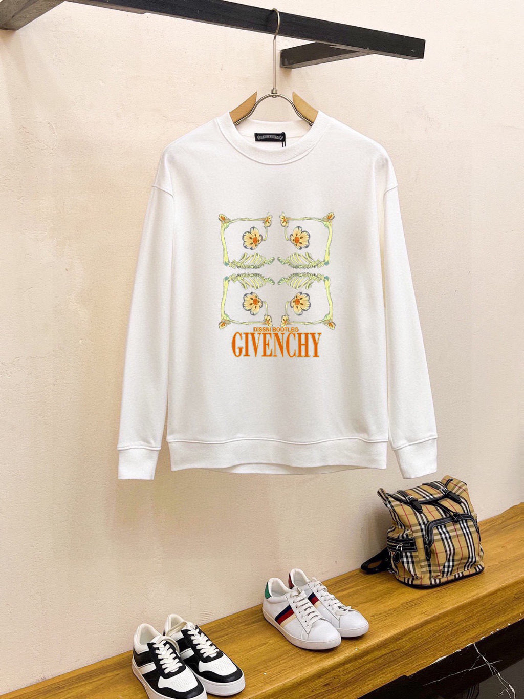 New long sleeved round neck sweatshirt 5