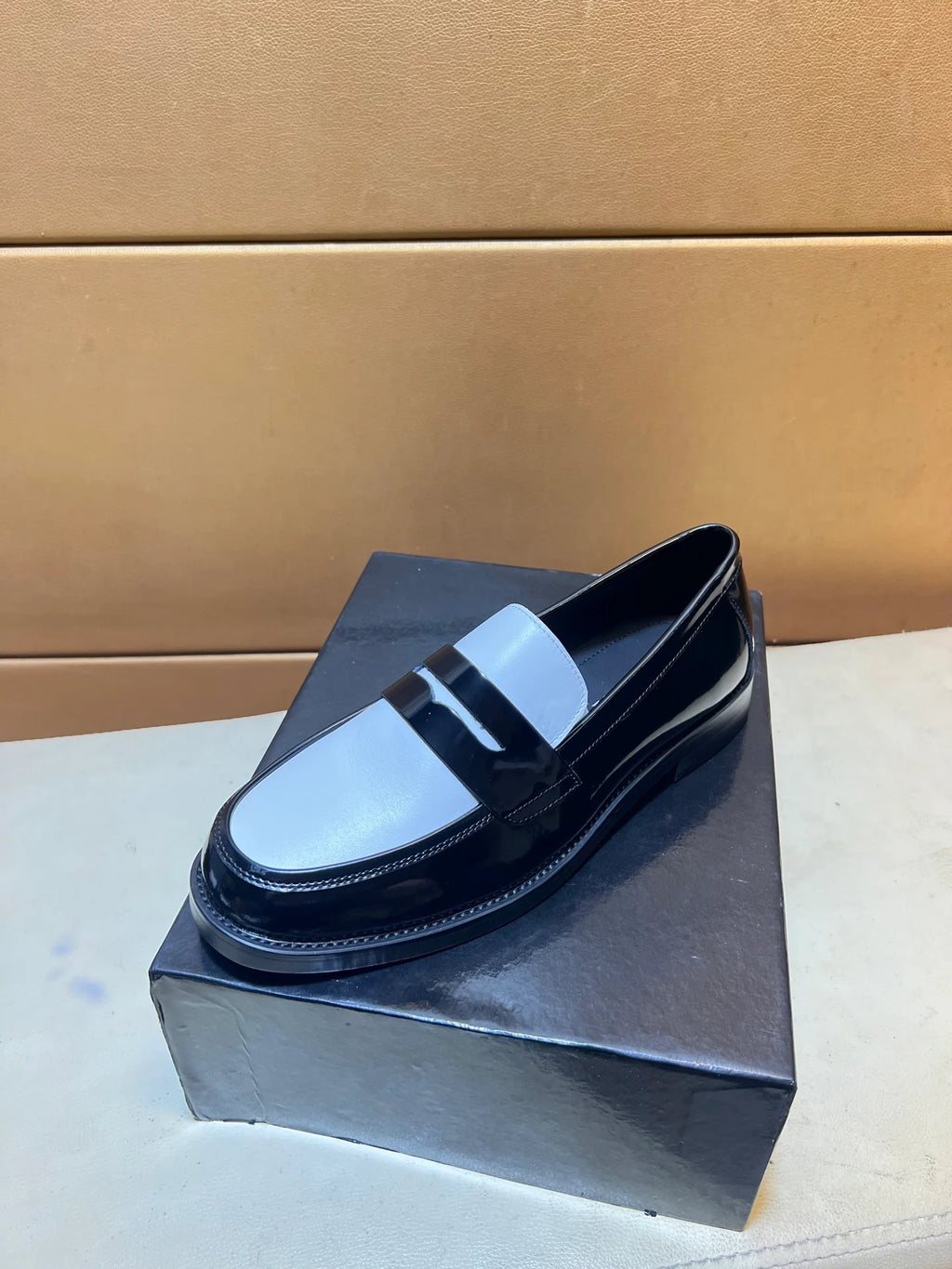Modern style sports shoes