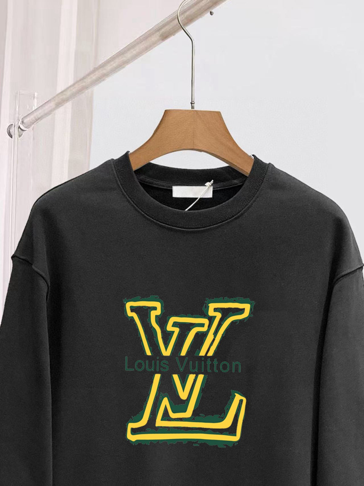 New long sleeved round neck sweatshirt 2