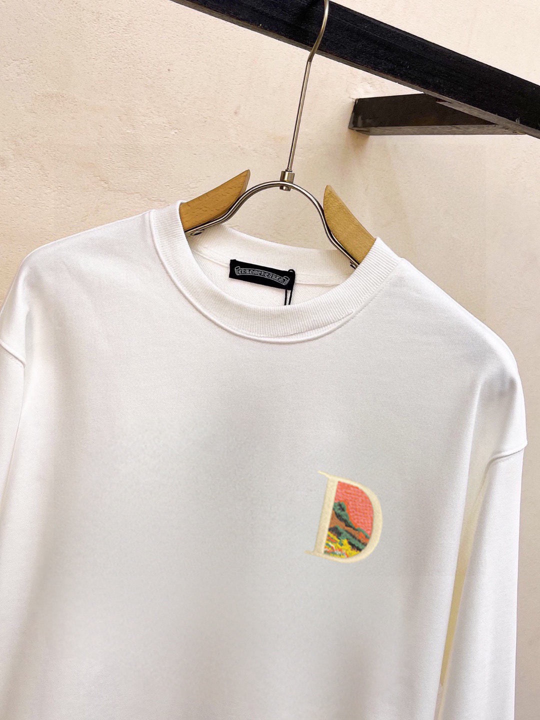 Latest long sleeved round neck sweatshirt 2