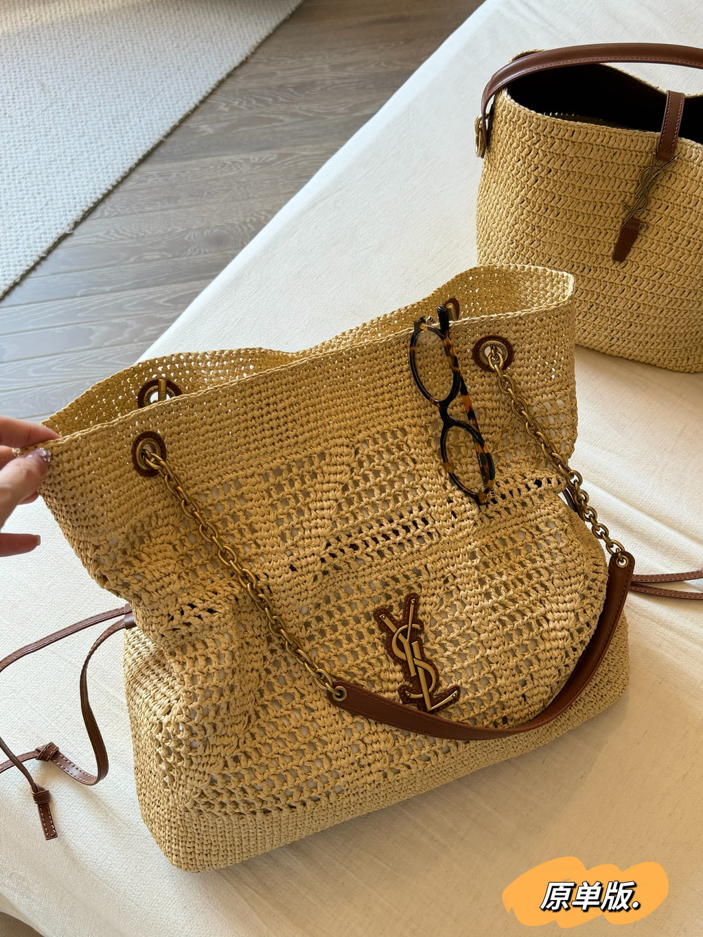 Straw woven tote bag
