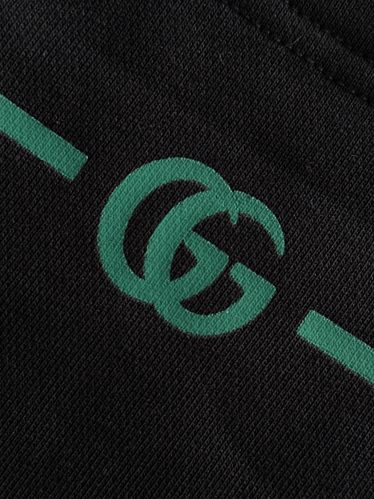 Front grain embroidered logo casual shorts