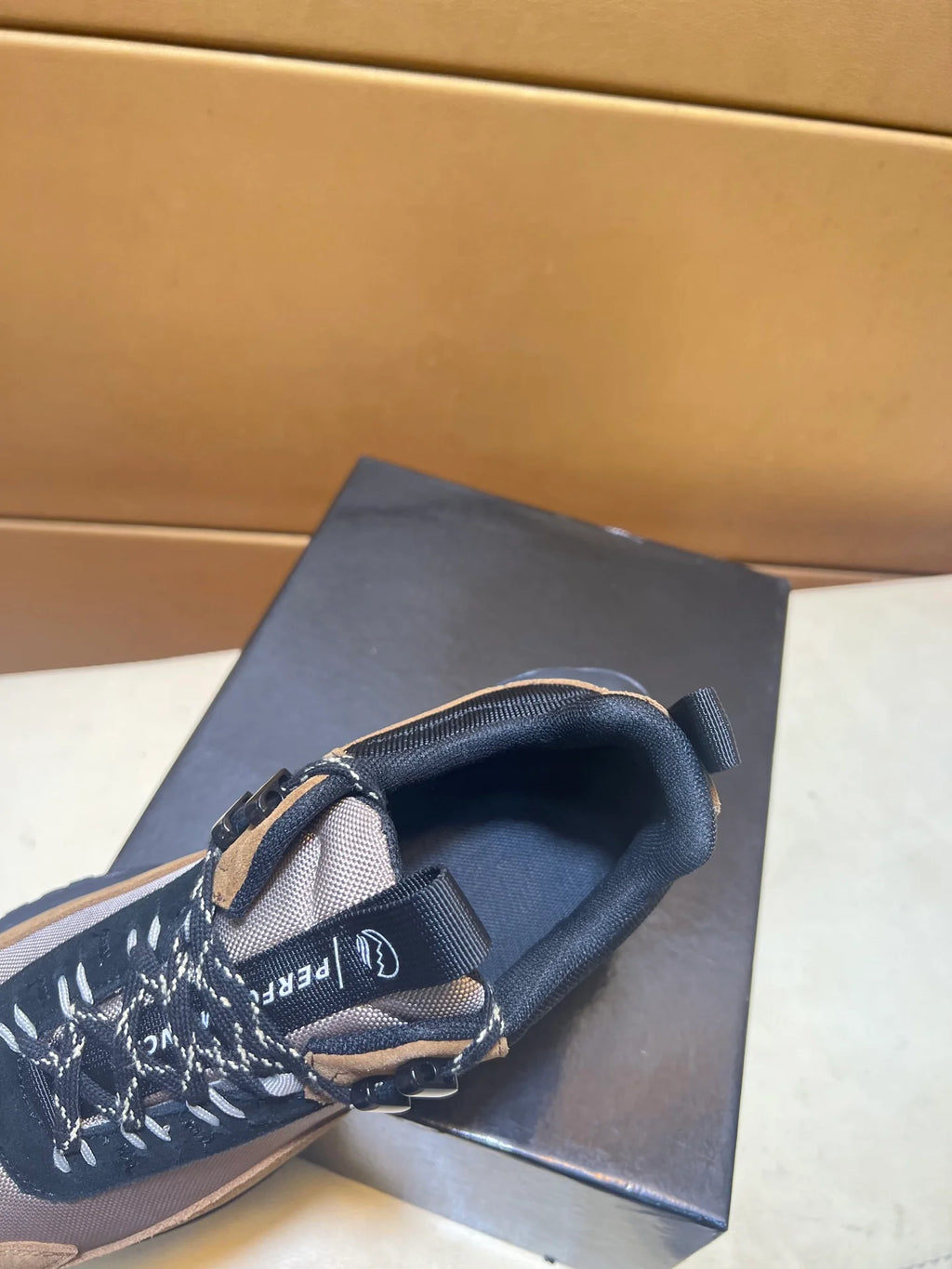 Low cut outdoor casual shoes