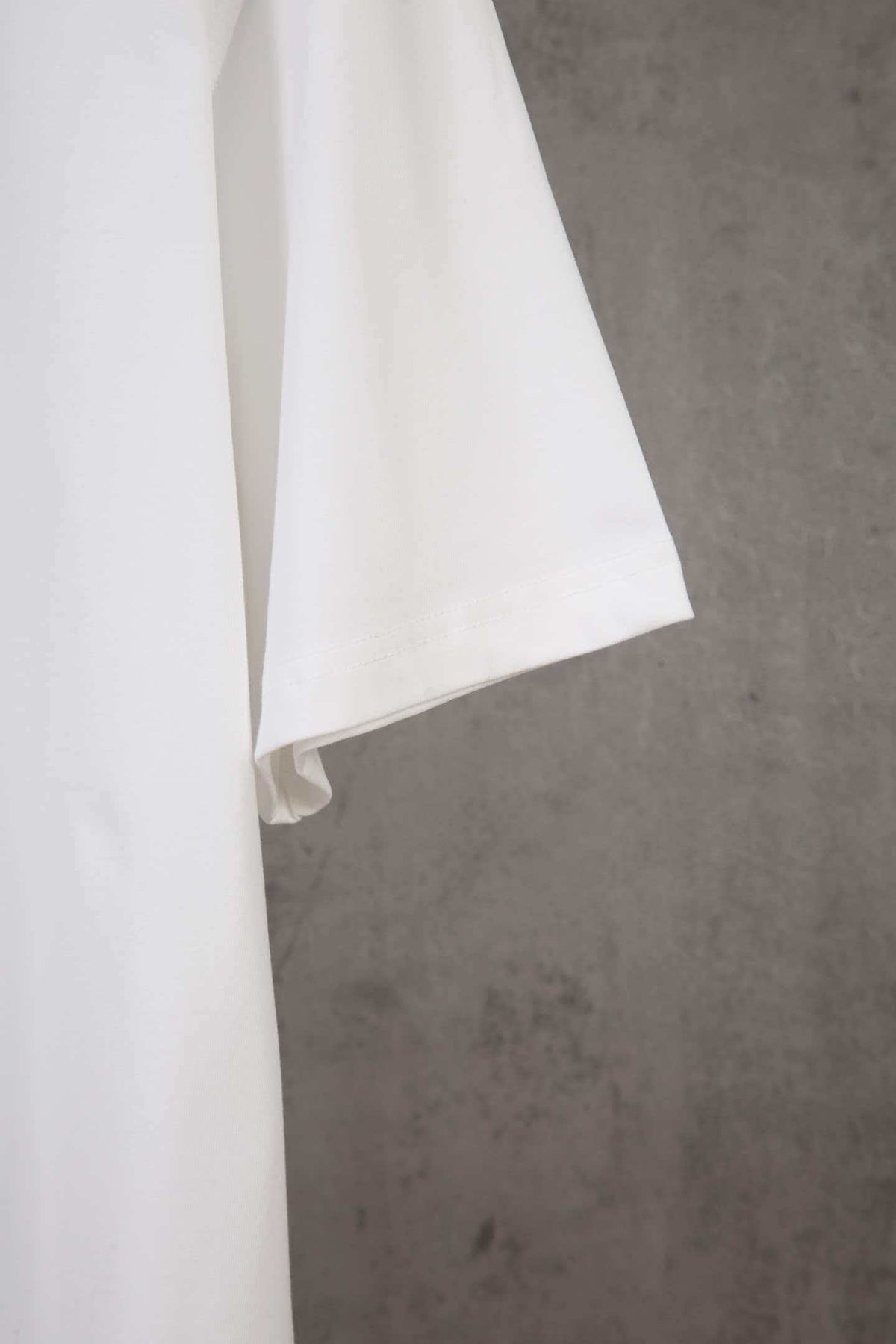 Embossed embossed short sleeved T-shirt