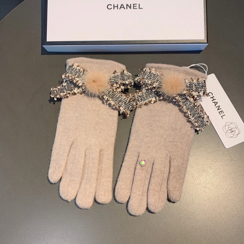 New wool gloves