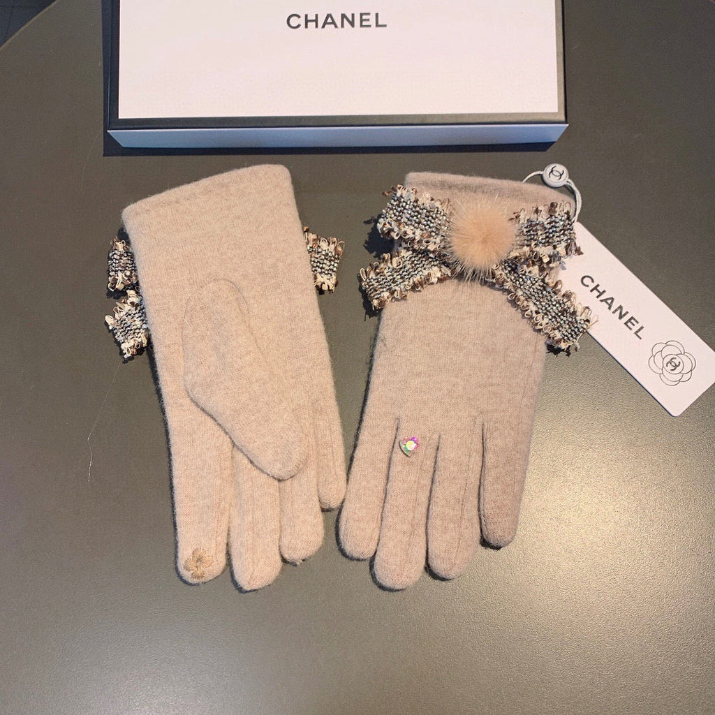 New wool gloves