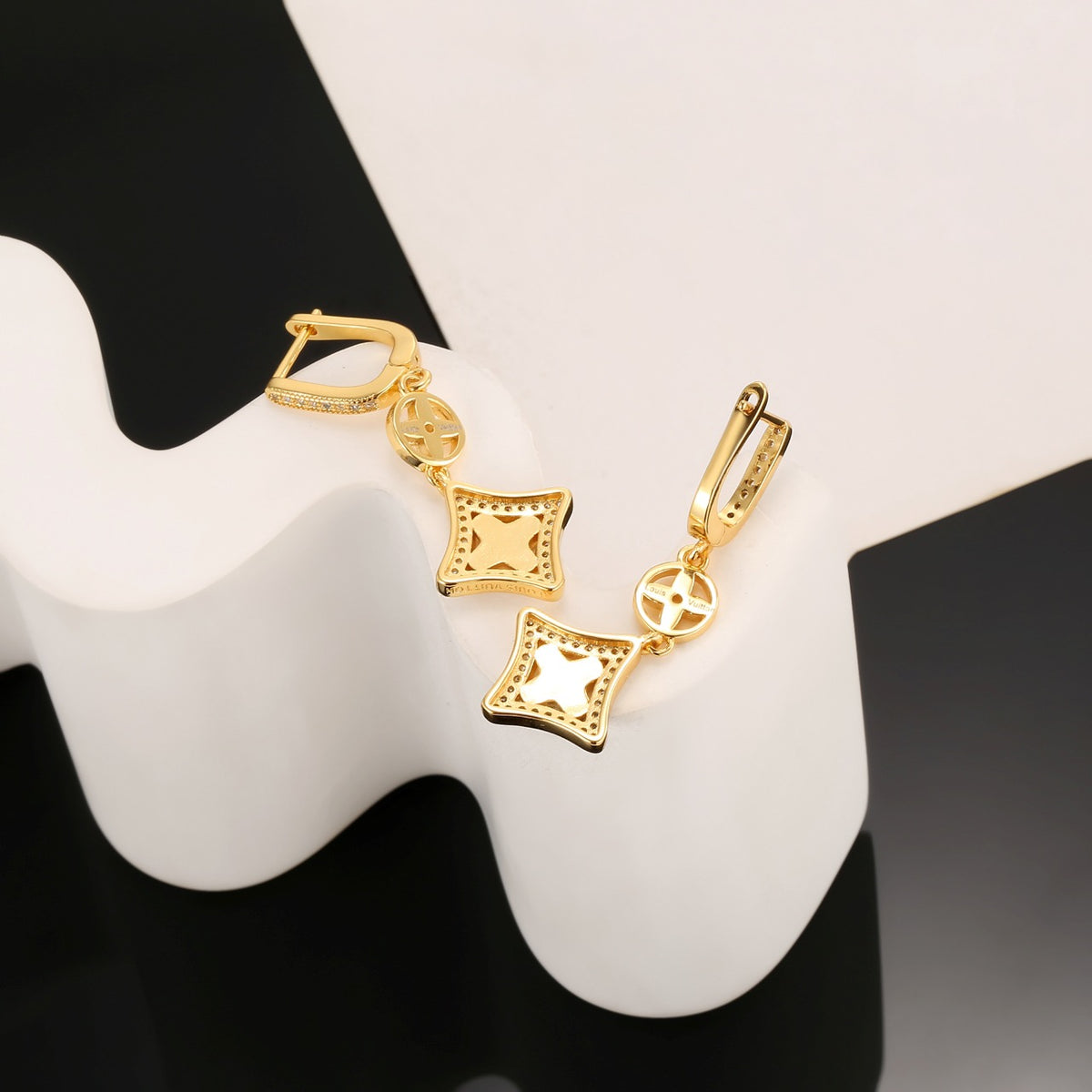 Golden clover earrings