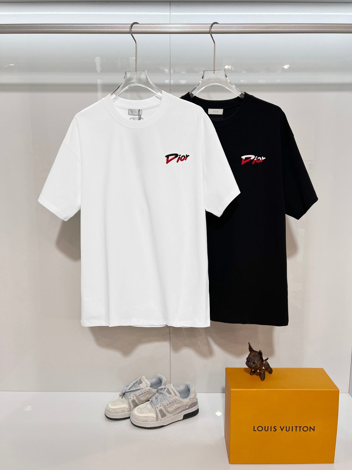 Embroidered bee letter short sleeved shirt