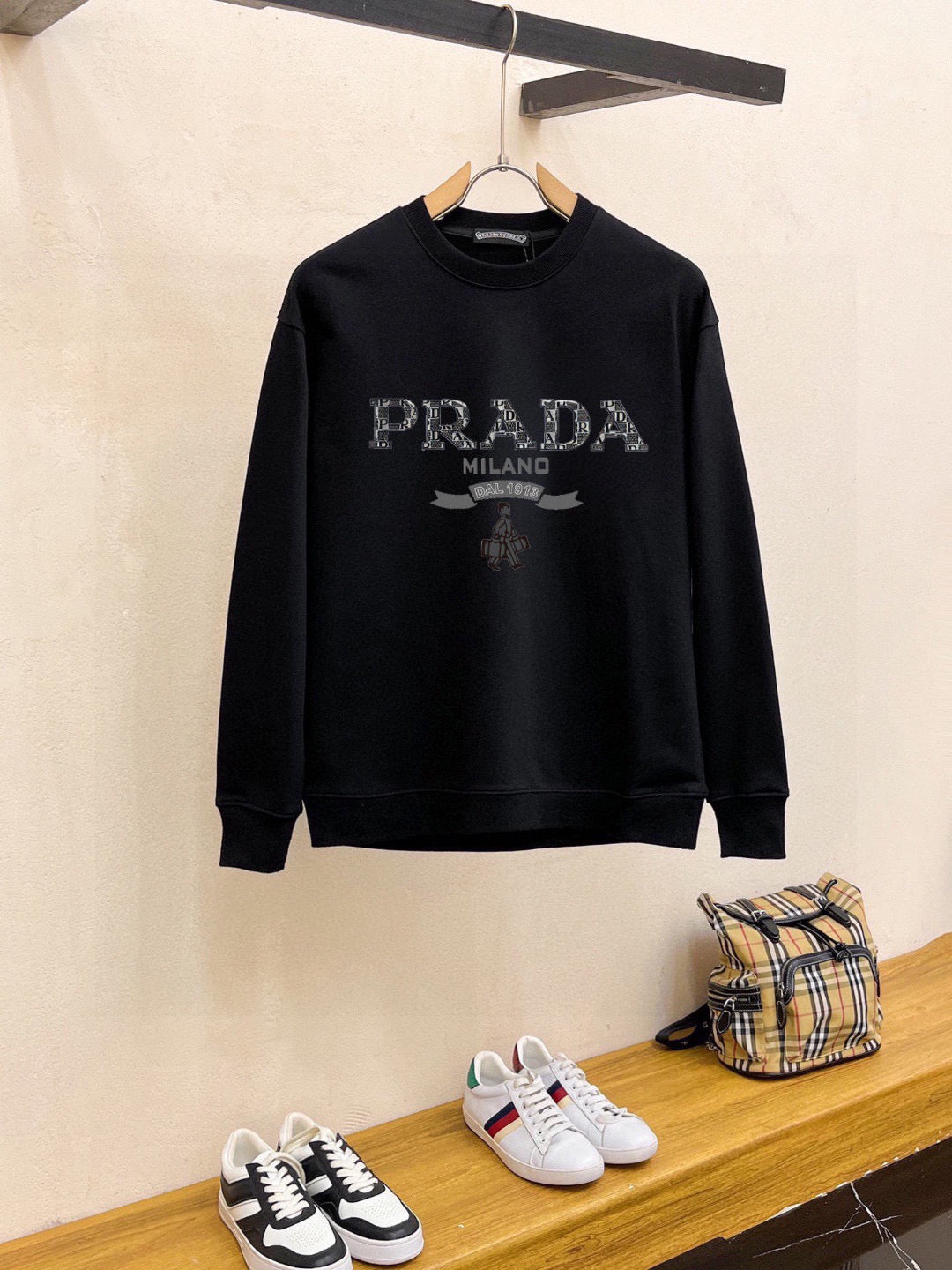 Early spring latest long sleeved round neck sweatshirt10