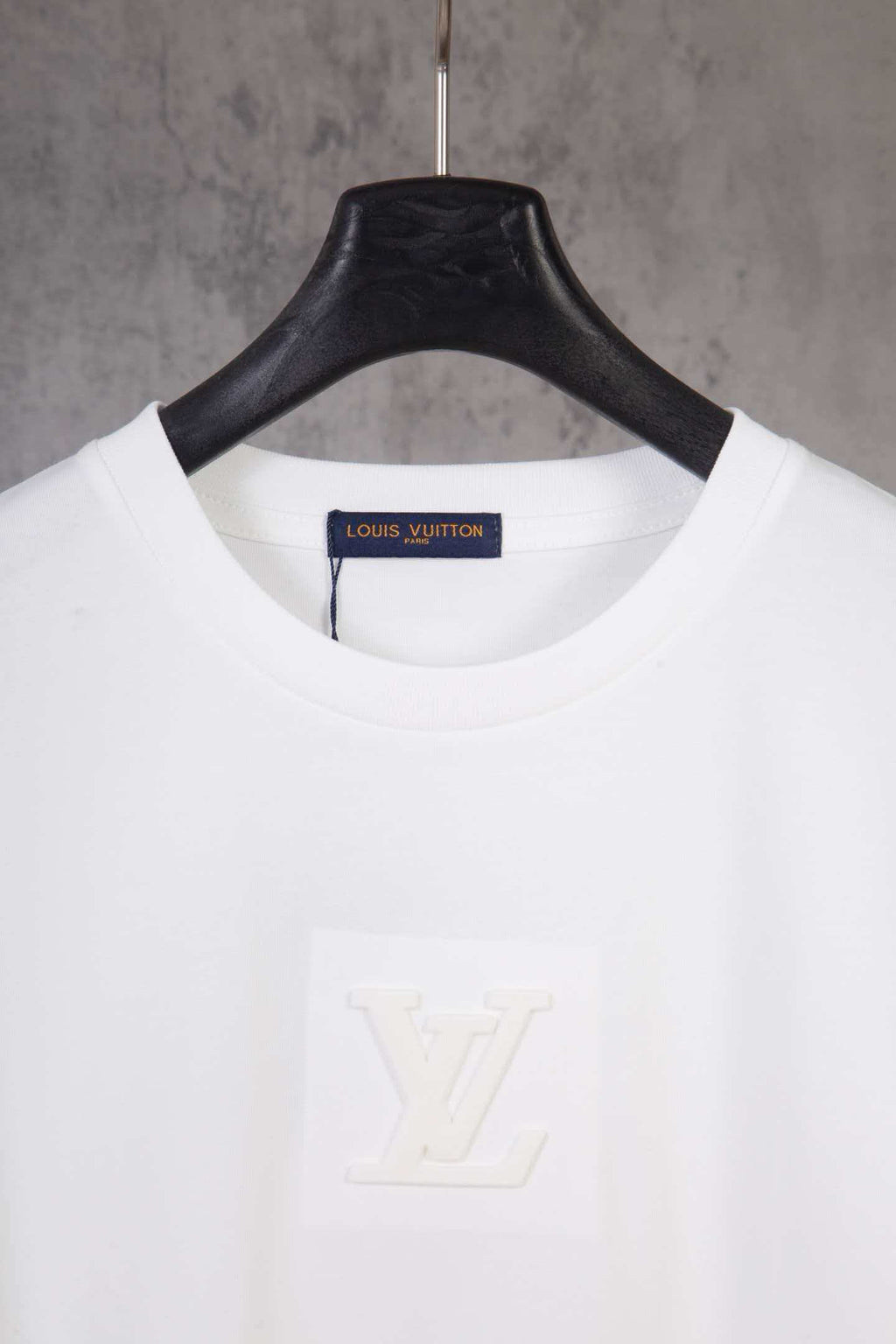 Embossed embossed short sleeved T-shirt