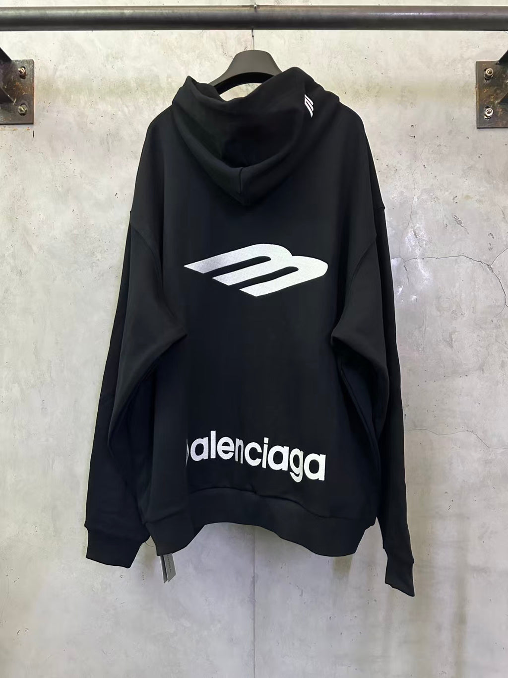 Embroidered hooded sweatshirt