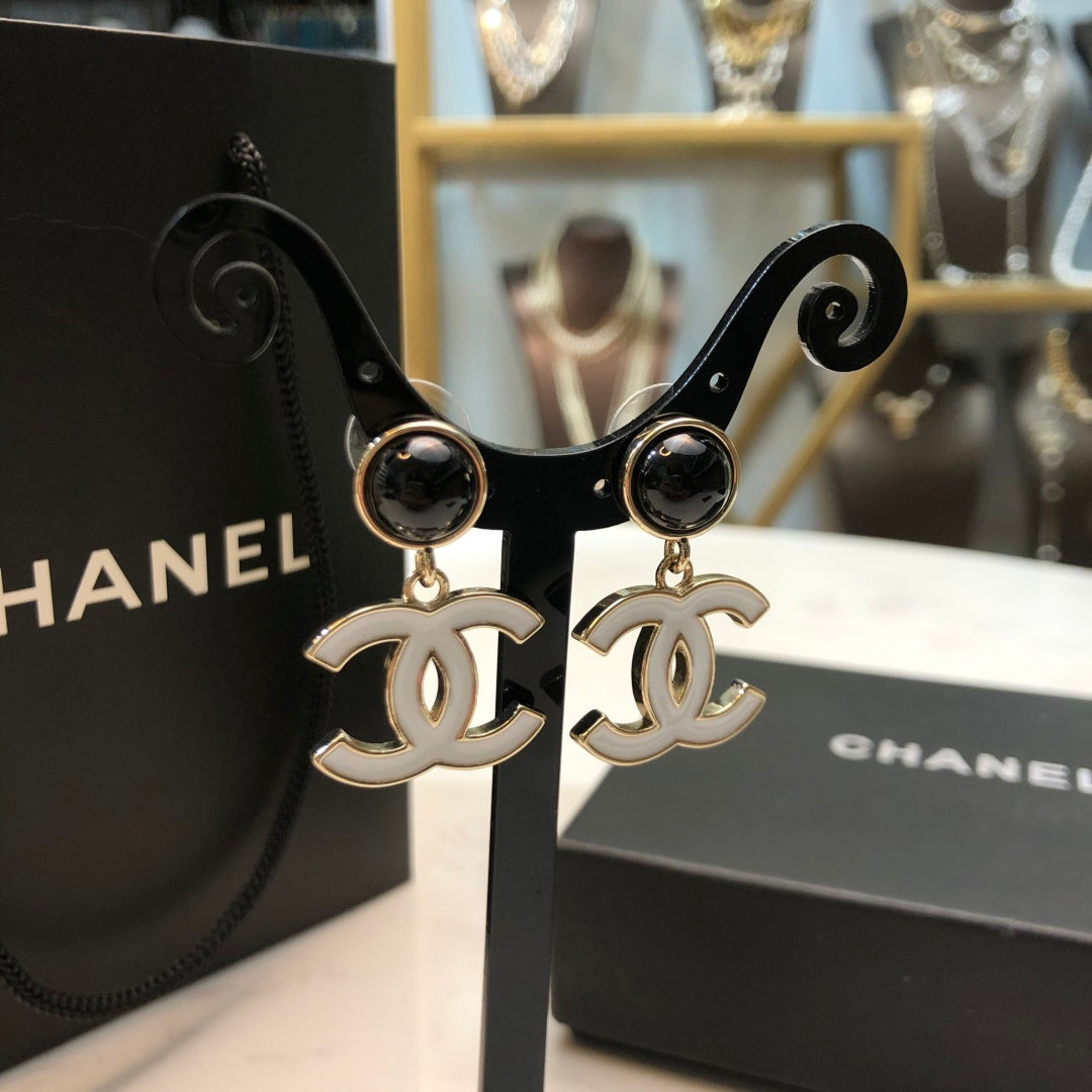 Pearl enamel earrings